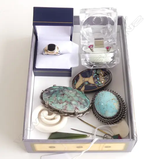 ASST JEWELLERY. PR 18CT EARRINGS. RING unmarked. brooches etc