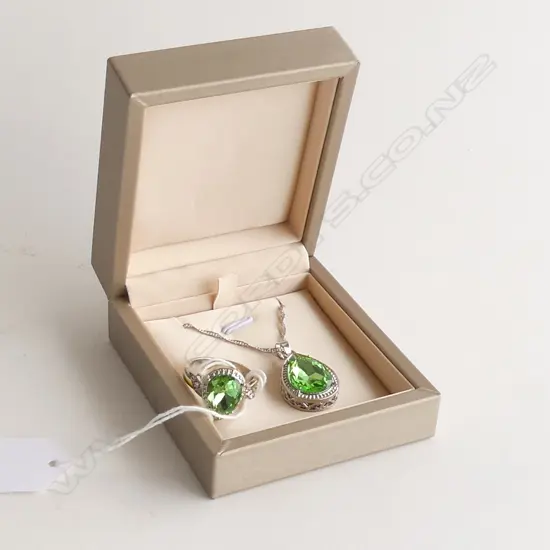 FAUX PERDIOT RING AND PENDANT SET