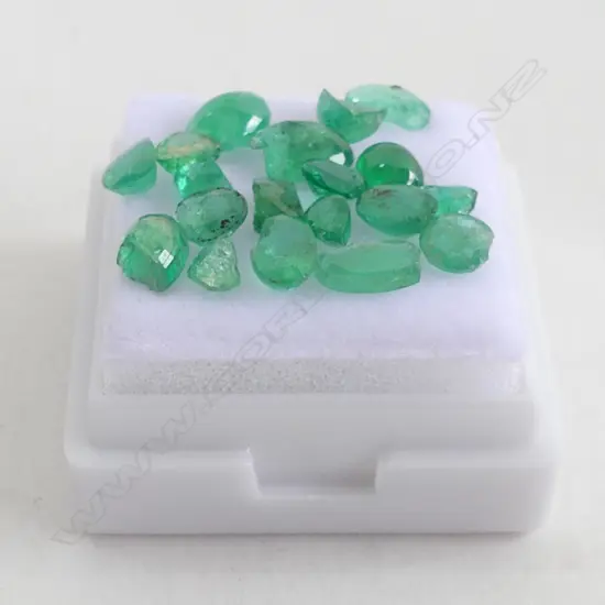 SM BOX 5CT EMERALDS, ALL A/F