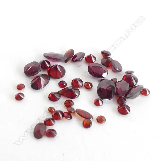 MIXED LOT 10CT FACETED GARNETS 