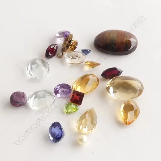 ASSORTED LOOSE STONES