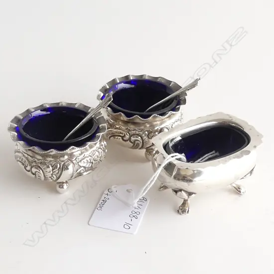 3 BLUE GLASS LINED STG SILVER SALTS & 2 SPOONS TOTAL SILVER WGT 81.1GMS