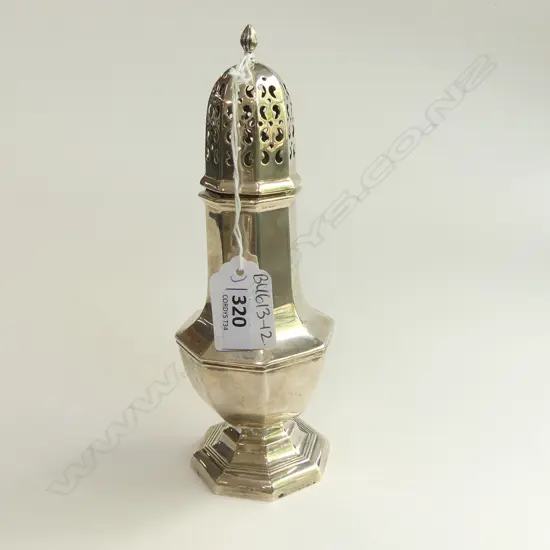 STERLING SUGAR SIFTER HALLMARKED BIRMINGHAM 1923 H.195mm. 145gms