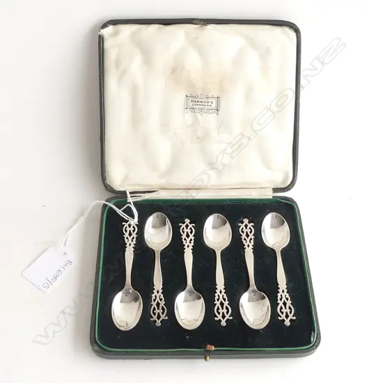 SET OF 6 STG SILVER COFFEE SPOONS, LONDON 1926 w. HARRODS CASE 44 GRAMS