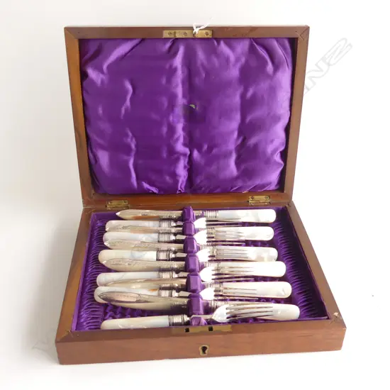 12 PCE ANTIQUE MOP HANDLED FRUIT SET, CASED