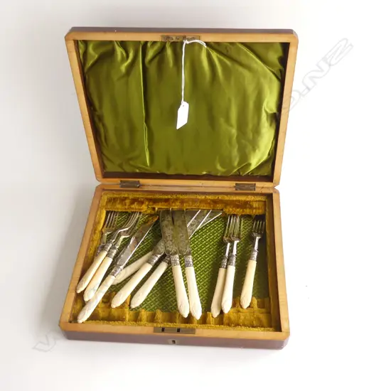 ANTIQUE 'BONE' IVORINE HANDLED FRUIT SET, CASED