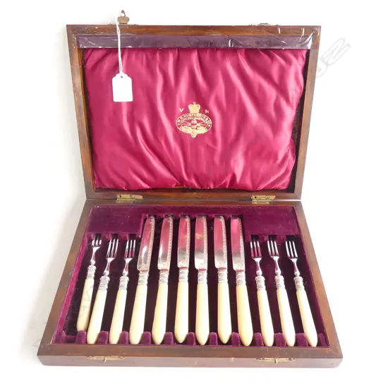 12 PCE FRUIT SET w. IVORINE HANDLES & STG TRIM