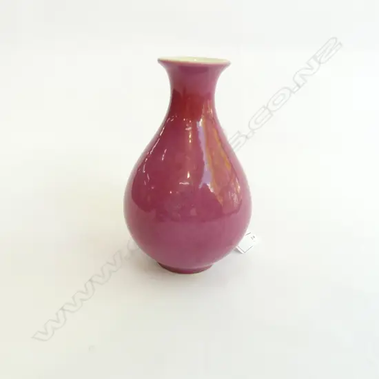 SMALL CHINESE 'LIPSTICK RED' VASE H.120mm 6 CHARACTER MARK TO BASE