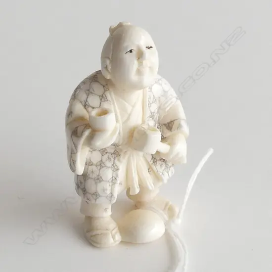 FINELY CARVED IVORY NETSUKE,  ORIENTAL MAN WITH PIPE & BOWL, H. 50MM