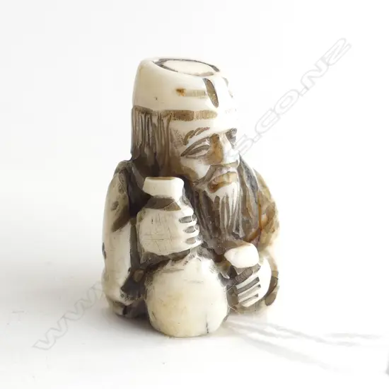 FINELY CARVED IVORY NETSUKE, OLD ORIENTAL MAN, H 40MM
