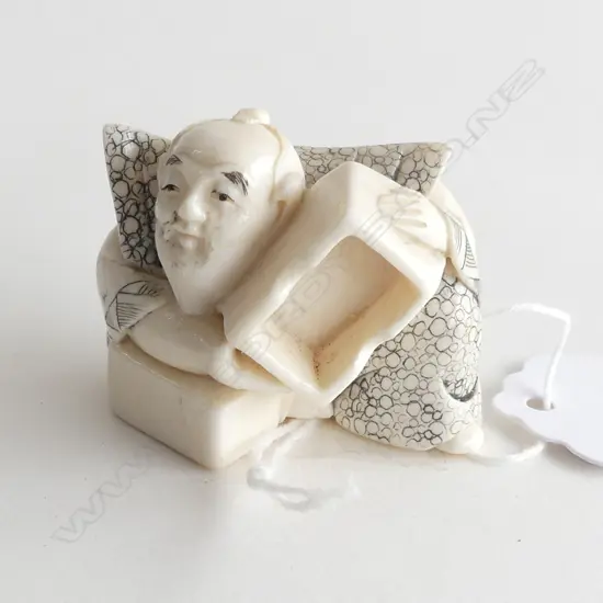 FINELY CARVED IVORY NETSUKE, ORIENTAL ROBED MAN WITH BOX, L 40MM