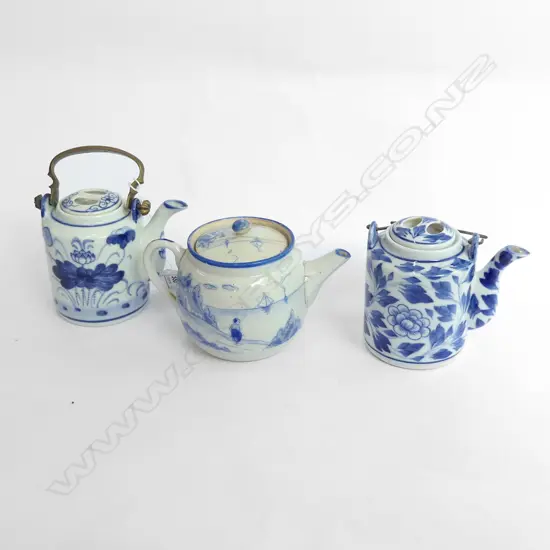 3 SM BLUE & WHITE ORIENTAL TEAPOTS 