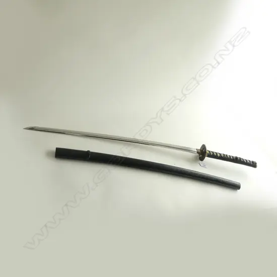 JAPANESE SWORD & SCABBARD L.1010mm