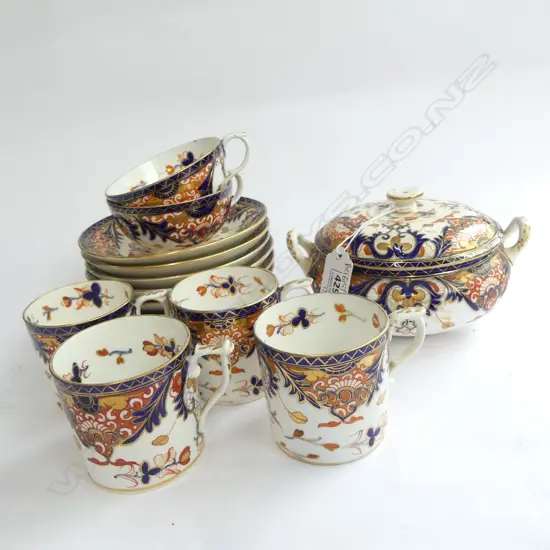 13 PCE PART 19thC DERBY IMARI TEA / COFFEE SET; 6 SAUCERS, 4 COFFEE CANS, 2 CUPS, LIDDED SUGAR BOWL