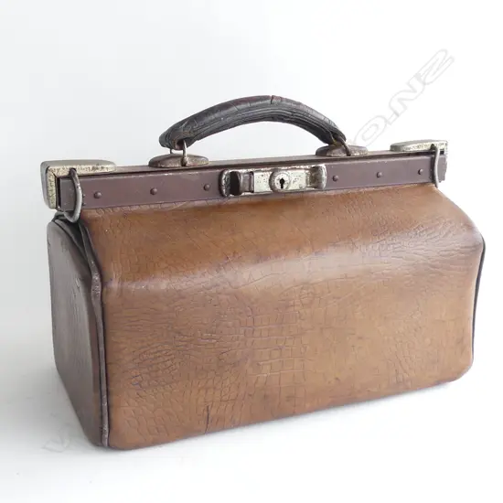VINTAGE BROWN LEATHER DOCTORS BAG H. 230 x W. 360mm
