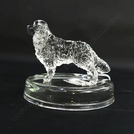 WATER SPANIEL GLASS STATUETTE - SIGNED & DATED 'NEIL HARRIS 2017'