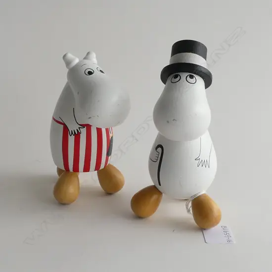 2 FINNISH WOODEN MOOMIN FIGURES BY TOVE JANSSON; MOOMINPAPA & MOOMINMAMA H. 160MM