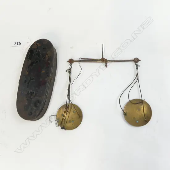 VICTORIAN GOLD SCALES WITH SINGLE WEIGHT IN TIN CASE L 130MM