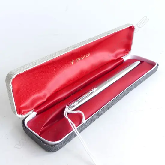 PARKER FOUNTAIN PEN, CASED