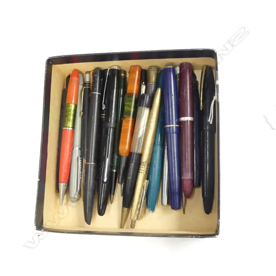 BOX 22 VINTAGE FOUNTAIN PENS & PENCILS - ASST MAKES