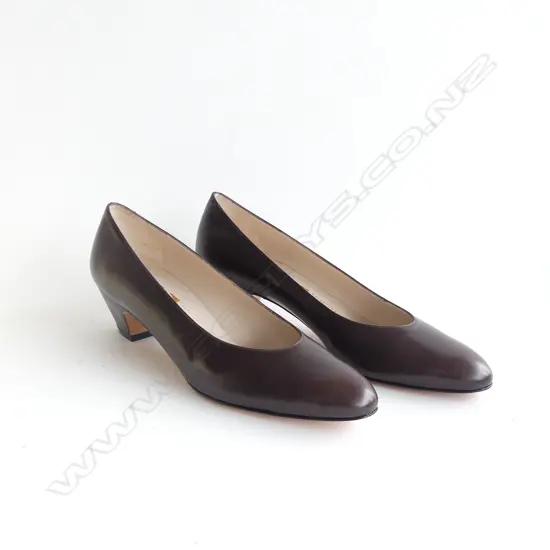 PR VINTAGE FERRAGAMO BROWN LEATHER PUMPS SIZE 7.5 BOXED 