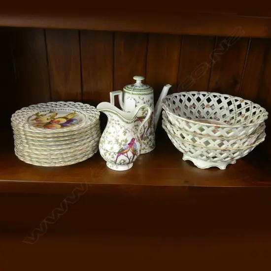 14 PCES BAVARIAN CHINA; 9 PLATES (1 AF), 3 BOWLS + COFFEE POT & JUG H.200mm