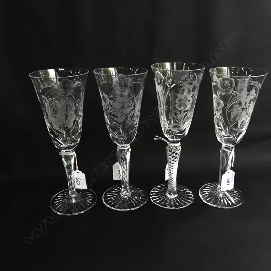 4 CHRISTMAS STEMMED FLUTES R/DOULTON CRYSTAL 210mm