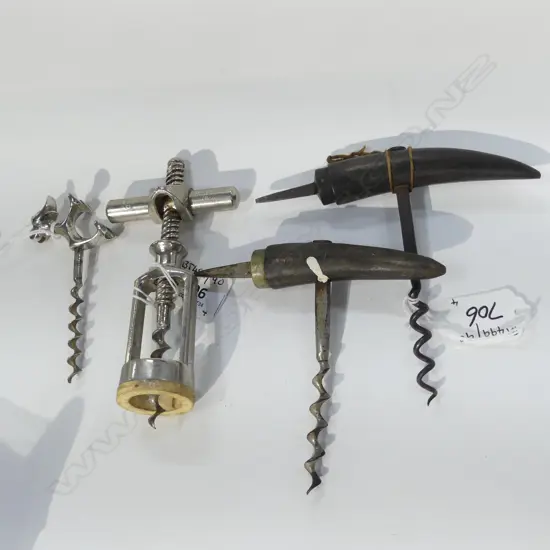 4 VARIOUS VINTAGE CORKSCREWS