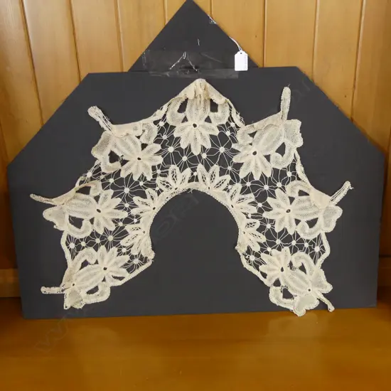 VICTORIAN LACE COLLAR