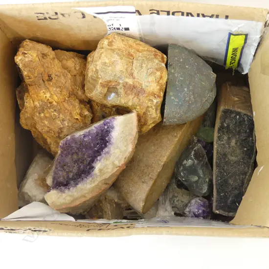 BOX LOT KAURI GUM, PURPLE AMETHYST GEODES ETC