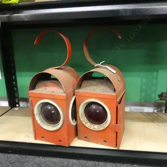 PR OLD RED RAILWAY OIL LAMPS - SOME SURFACE RUST H. 400MM