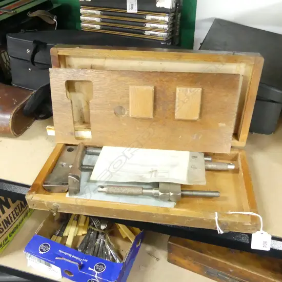 VINTAGE WOODEN BOXED APKOWAY NO. 267 INTERNAL & EXTERNAL KNURLING TOOLS 