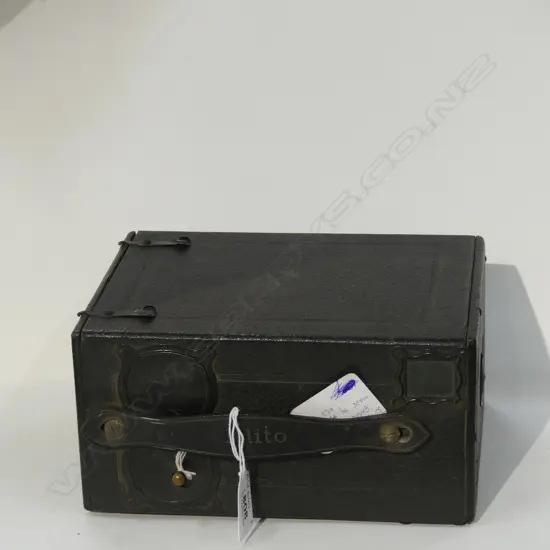 VINTAGE KLITO ENSIGN BOX CAMERA MADE BY MCNAUGHTONS & CO. ENGLAND