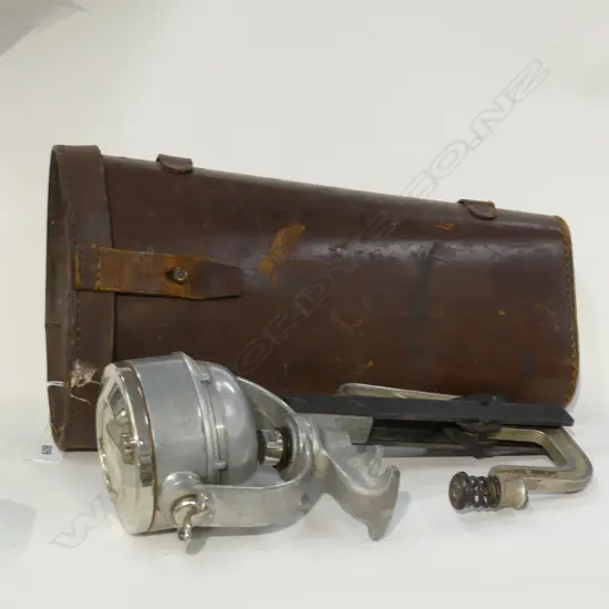 VINTAGE FERODO TAPLEY BRAKE TEST SET LEVEL (CRACK TO GLASS) IN LEATHER CASE.