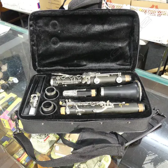 CLARINET (IN WORKING ORDER)  WITH CASE
