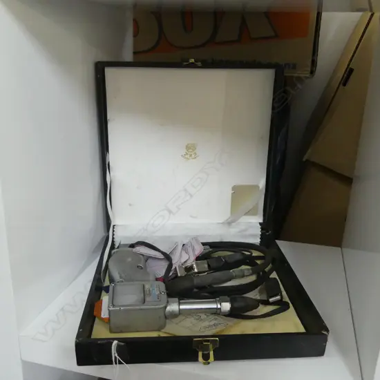 VINTAGE CASED OKUDA MANUAL COMPRESSION TESTER  MODEL CG-8010