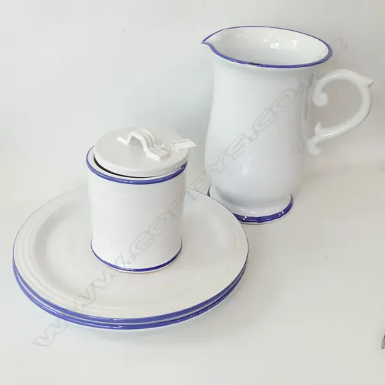 4 PCES MEXICAN CERAMICS; 2 LGE PLATES 350mm dia, LGE JUG & LIDDED CONTAINER