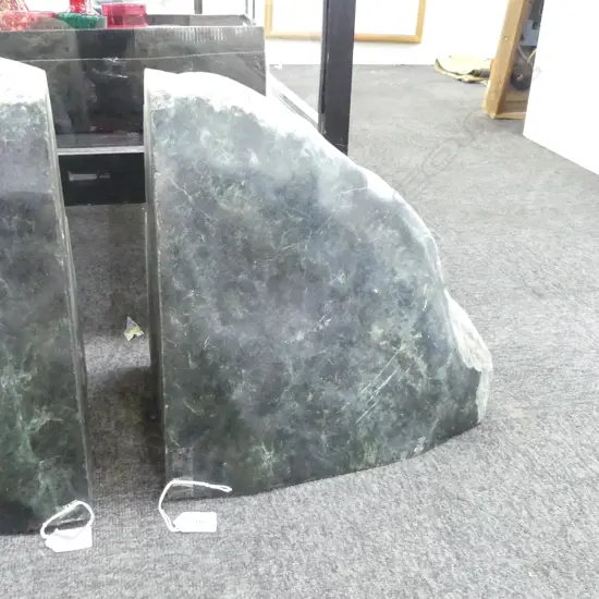 LGE POUNAMU CUT BOULDER DARK GREEN