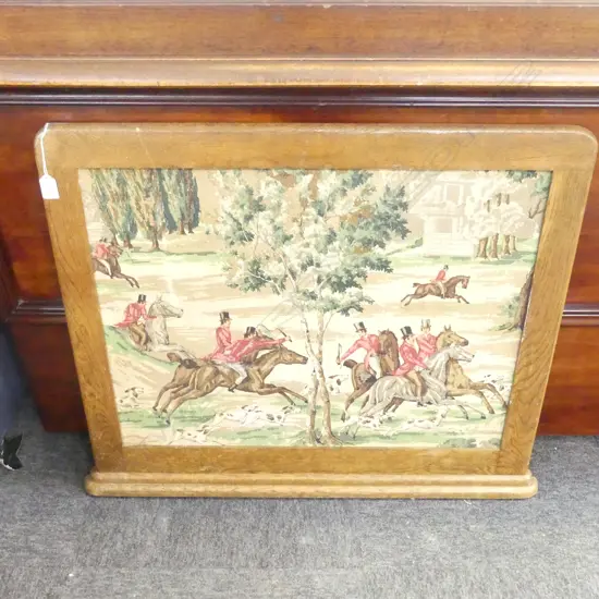 VINTAGE OAK FIRESCREEN w. HUNTING SCENE FABRIC W.860mm