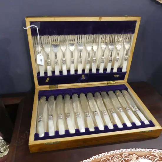 CASED SET MoP FISH KNIVES & FORKS