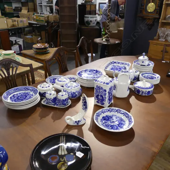 LARGE POLISH PART DINNER SERVICE + ASST. PCES