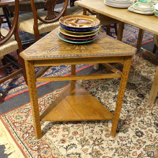 VINTAGE OAK CARVED CORNER TABLE H.700mm