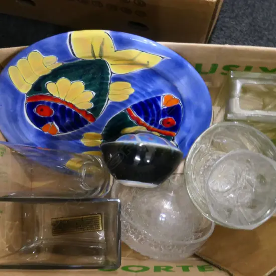 BOX LOT ASST. GLASS VASES / MORRIS & JAMES PLATTER 370mm ETC-7