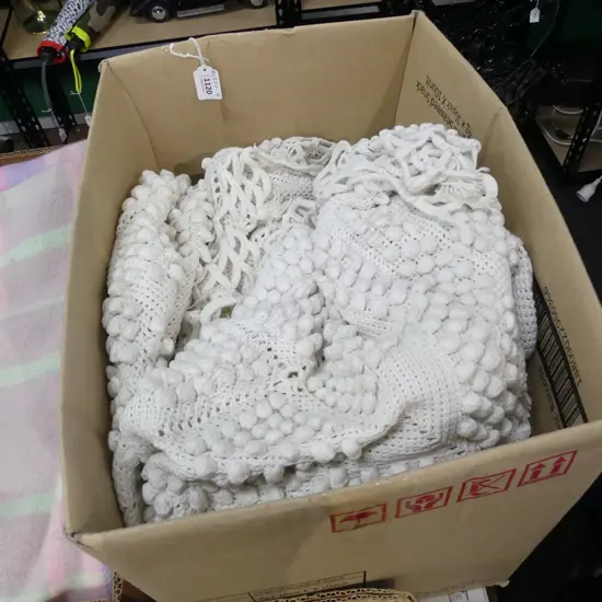 VICTORIAN WHITE CROCHET BEDSPREAD 