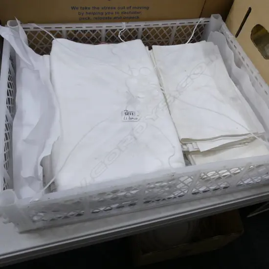 5 DAMASK TABLE CLOTHS, 1 WITH MATCHED NAPKINS  2220 x 1760mm