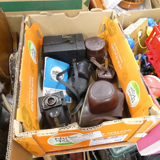 SM BOX OLD CAMERAS & LENSES 