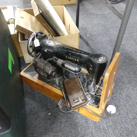 ANTIQUE SINGER SEWING MACHINE