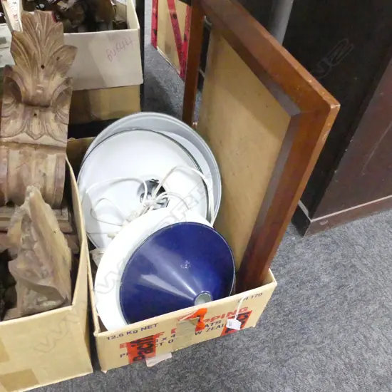 BOX 5 ASST METAL LIGHT FITTINGS + WOODEN FRAME