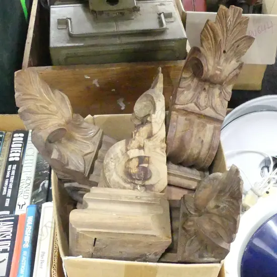 BOX LOT 2 PRS CARVED WOODEN CORBELLS H.380mm + TEAPOT, ETC