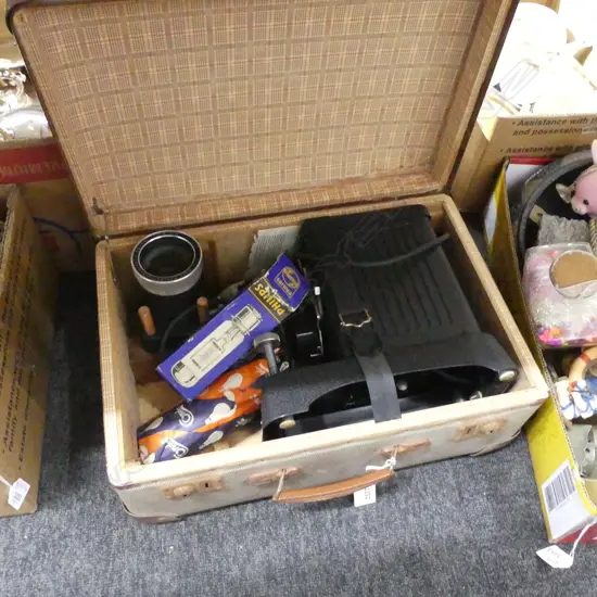 CASED VINTAGE PROJECTOR